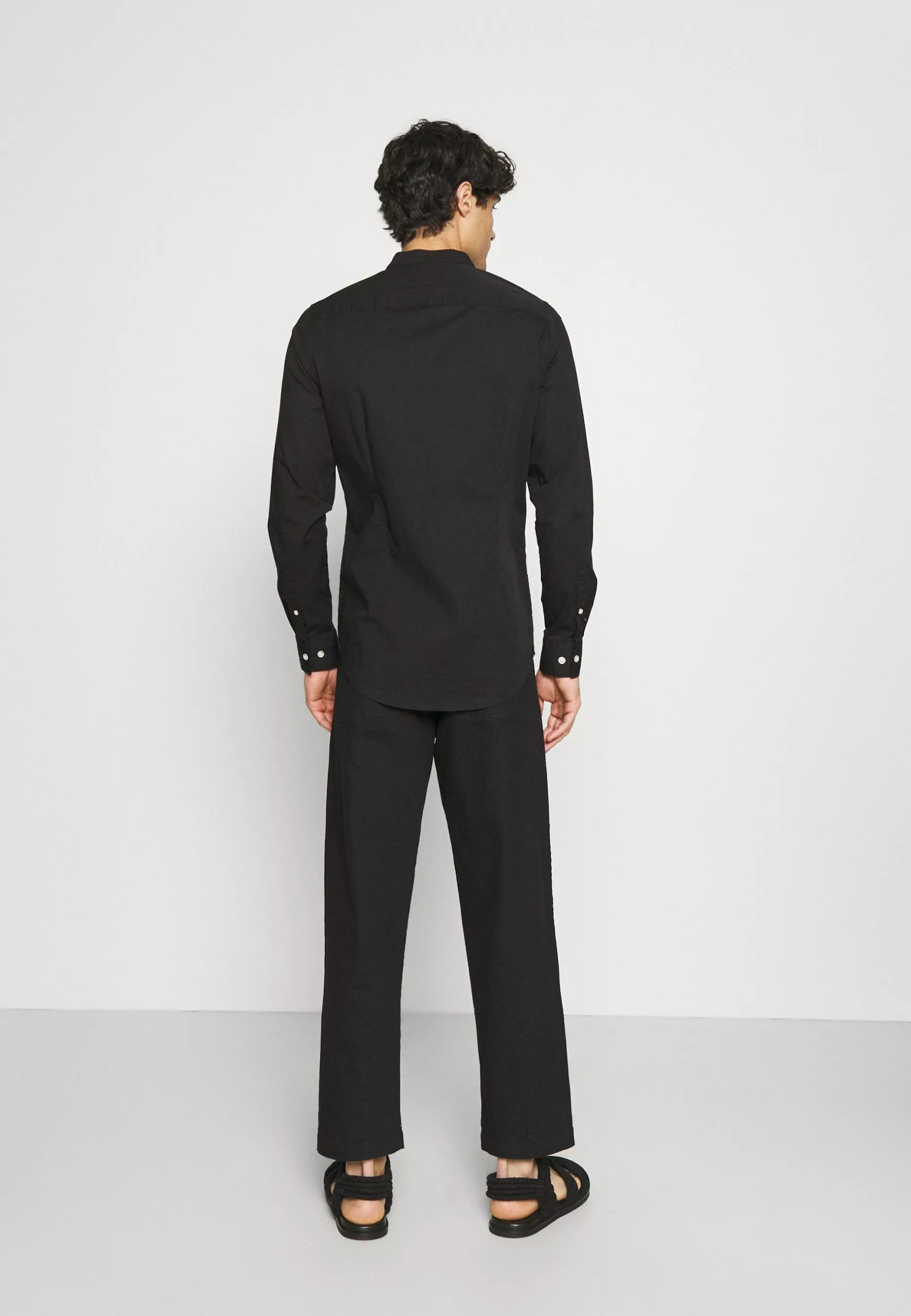 Pier One MUSCLE FIT STAND - Koszula - Black 5 Pier One MUSCLE FIT STAND - Koszula - Black - obrazek 3