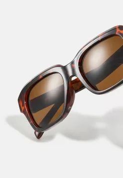 Pier One UNISEX - Okulary Przeciwsłoneczne - Black 15 Pier One UNISEX - Okulary Przeciwsłoneczne - Black -Pier One Sklep 1805d51941d84c3b9cd65a361bd6f258