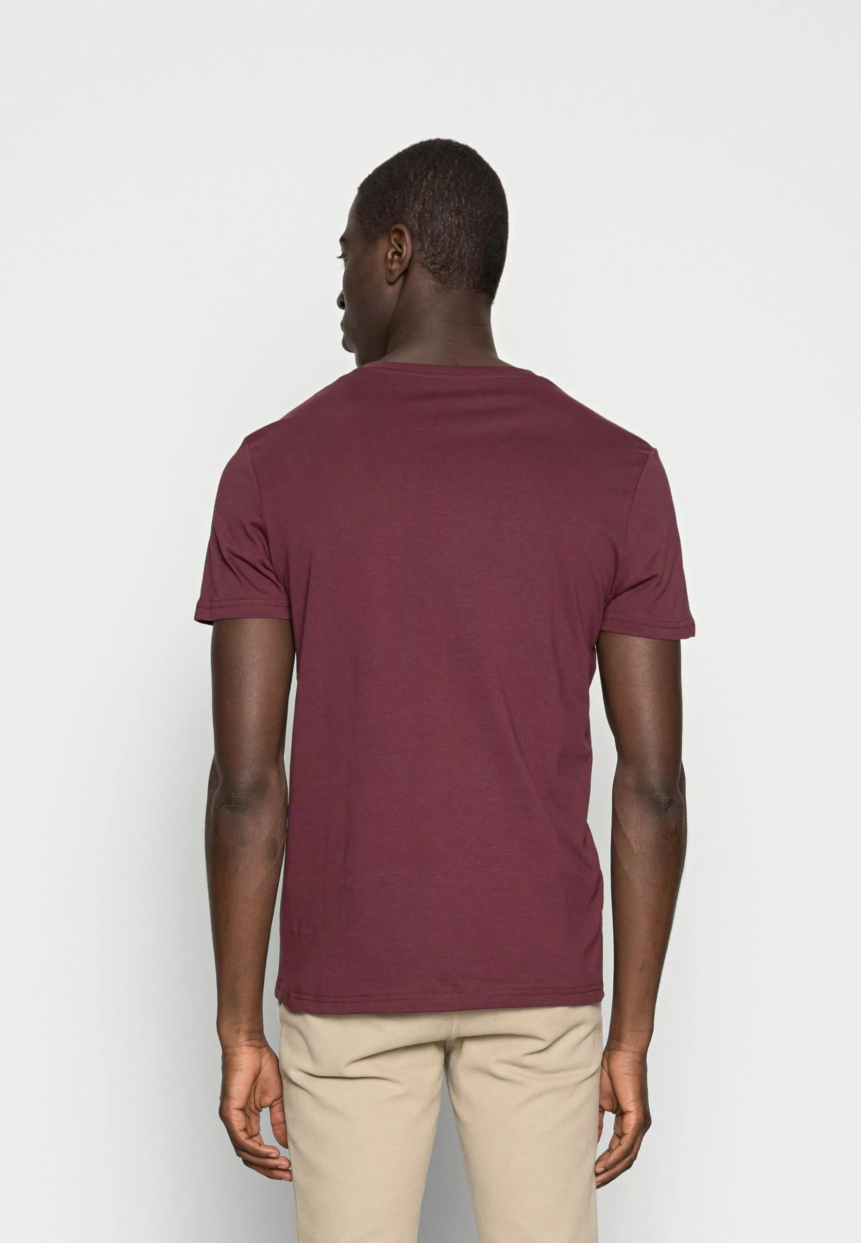 Pier One 2 PACK - T-shirt Basic - Bordeaux 5 Pier One 2 PACK - T-shirt Basic - Bordeaux - obrazek 3