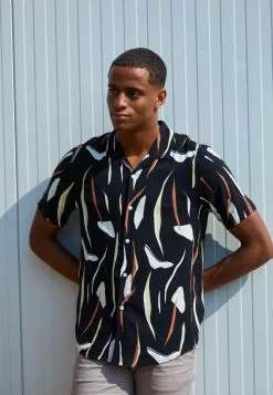 Pier One CONTEMPORARY ART REGULAR RESORT - Koszula - Black -Pier One Sklep 2d83ec63d164465989dae86a7aa08f89