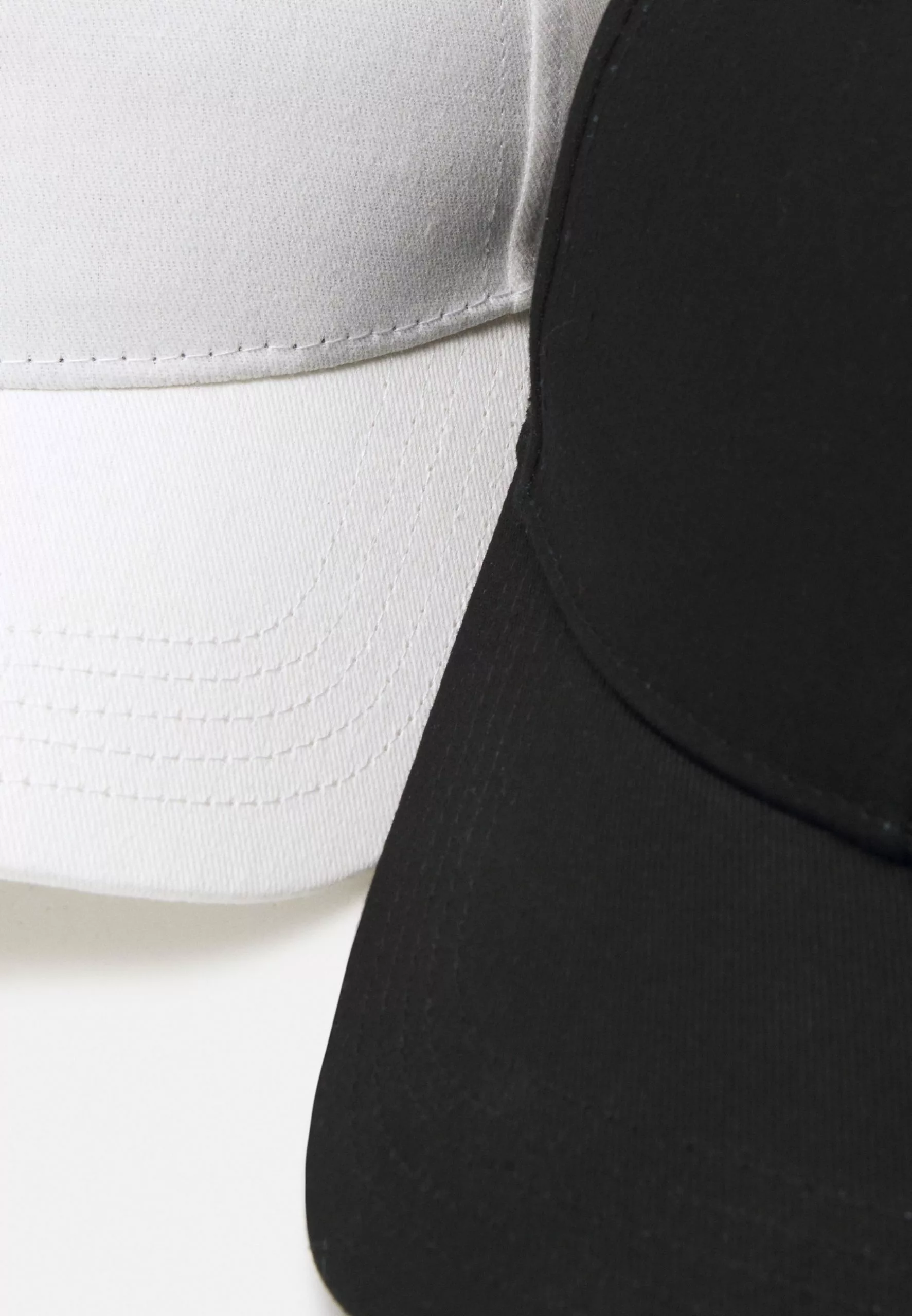 Pier One UNISEX 2 PACK - Czapka Z Daszkiem - Black/white 5 Pier One UNISEX 2 PACK - Czapka Z Daszkiem - Black/white - obrazek 3