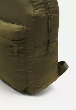 Pier One TRAVEL COMPACT BACKPACK FOLDABLE UNISEX - Plecak - Khaki 9 Pier One TRAVEL COMPACT BACKPACK FOLDABLE UNISEX - Plecak - Khaki -Pier One Sklep 4826ecaf1d37448cb8371124bf6b826a