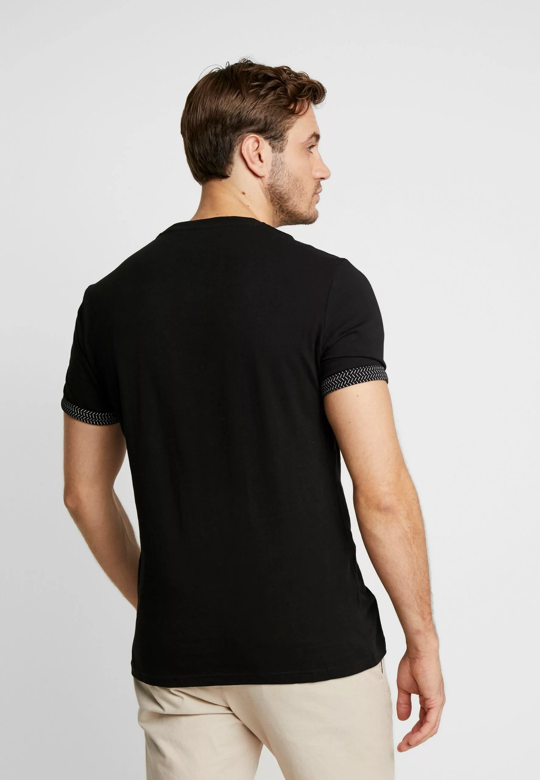 Pier One T-shirt Z Nadrukiem - Black 5 Pier One T-shirt Z Nadrukiem - Black - obrazek 3