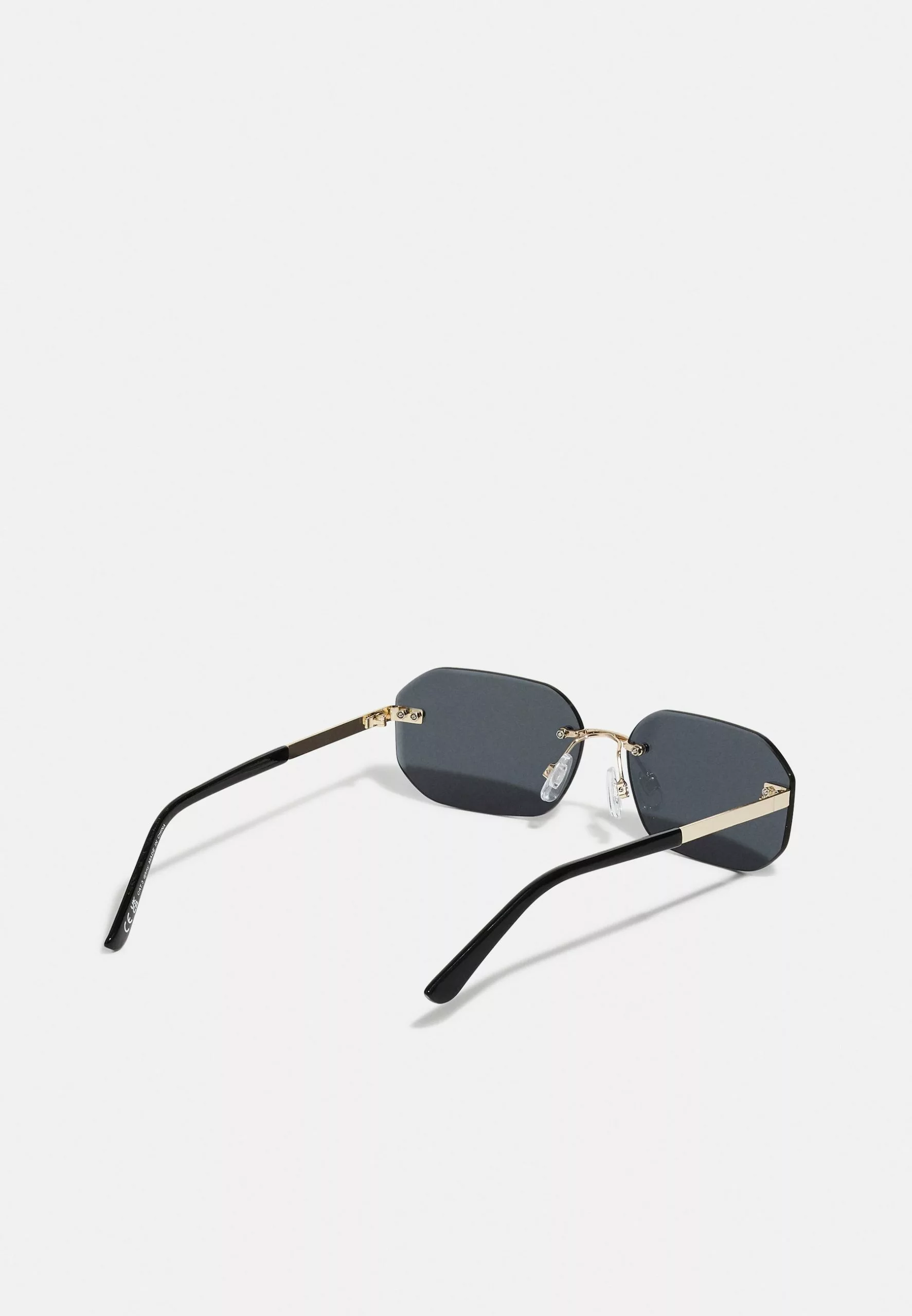 Pier One UNISEX - Okulary Przeciwsłoneczne - Black 3 Pier One UNISEX - Okulary Przeciwsłoneczne - Black