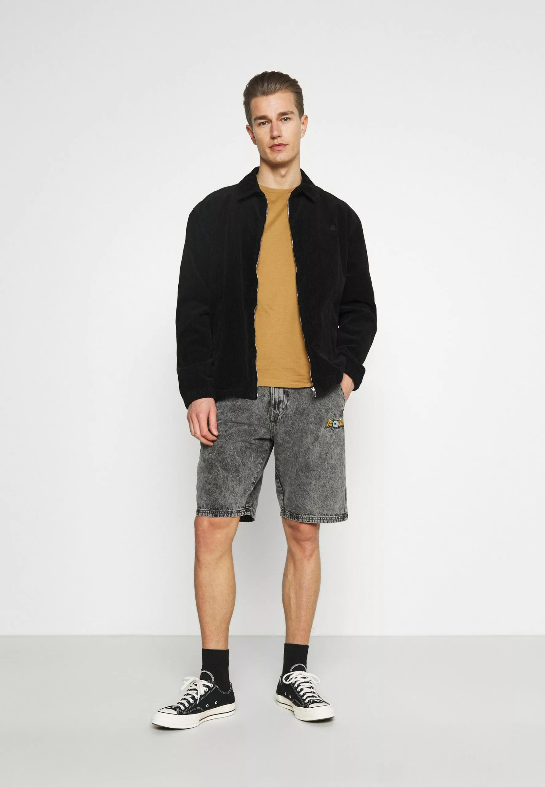 Pier One 5 PACK - T-shirt Basic - Brown/white/black 3 Pier One 5 PACK - T-shirt Basic - Brown/white/black