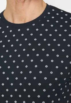 Pier One 3 PACK - T-shirt Z Nadrukiem - White/dark Blue/red -Pier One Sklep 5fcb9053133a4f0cbf3c72e8cff6c432