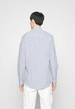 Pier One MUSCLE FIT STAND - Koszula - Blue 10 Pier One MUSCLE FIT STAND - Koszula - Blue -Pier One Sklep 6f902e87935b415aa0482cac3fb832df