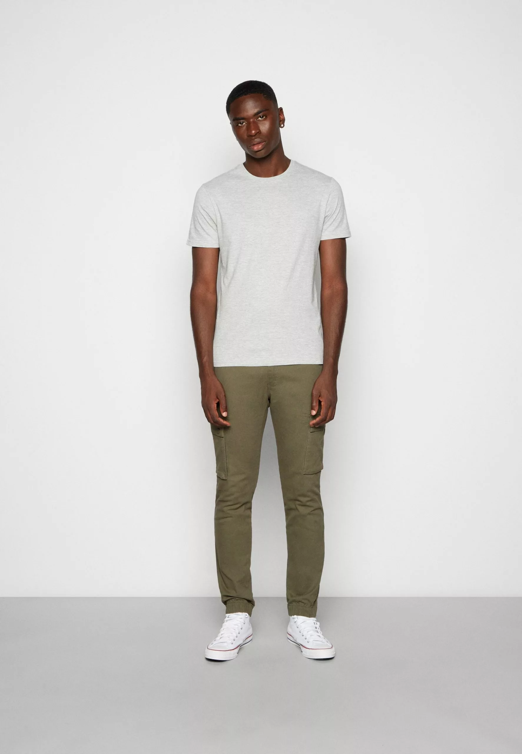 Pier One UNISEX 5 Pack - T-shirt Basic - Black /dark Blue/dark Green 3 Pier One UNISEX 5 Pack - T-shirt Basic - Black /dark Blue/dark Green