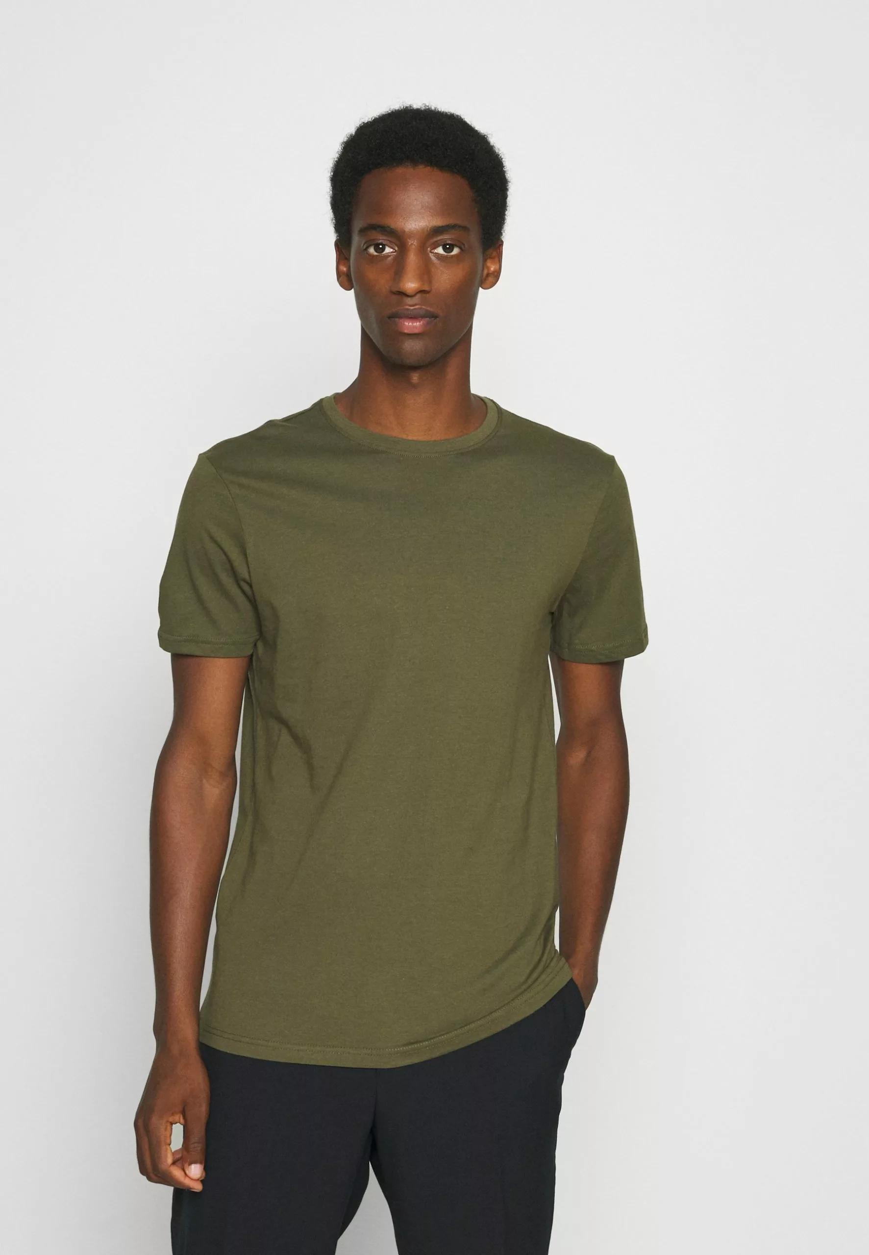 Pier One 5 PACK - T-shirt Basic - White/dark Grey/black 7 Pier One 5 PACK - T-shirt Basic - White/dark Grey/black - obrazek 5