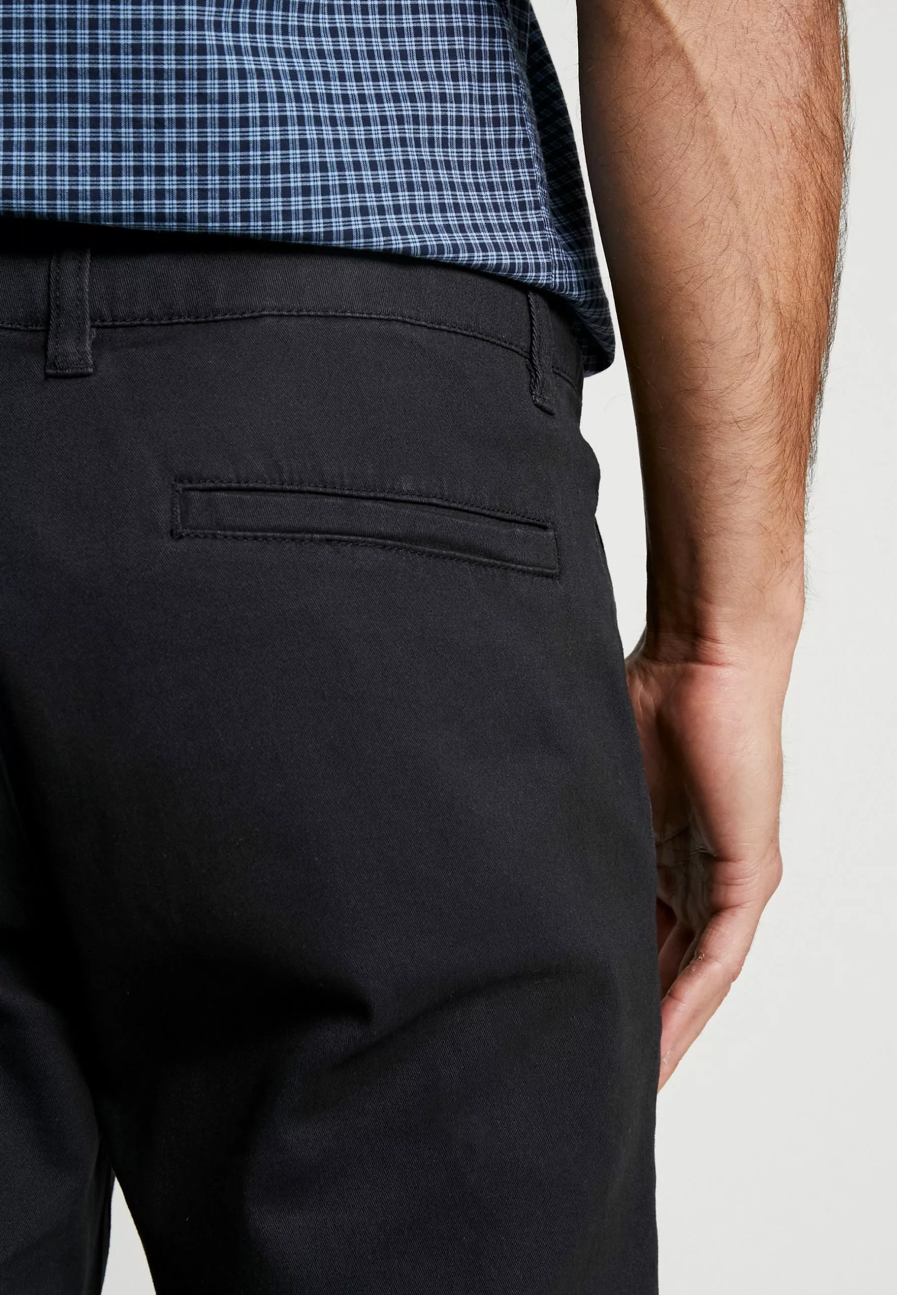 Pier One Chinosy - Black 7 Pier One Chinosy - Black - obrazek 5