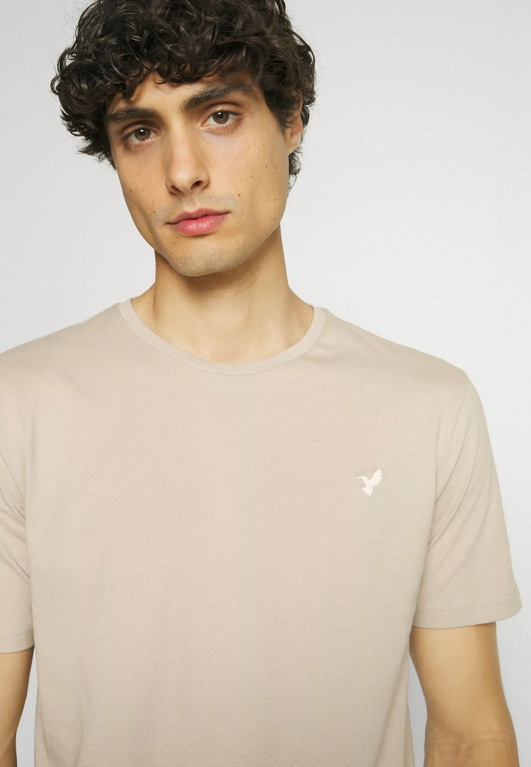 Pier One 5 PACK - T-shirt Basic - Dark Grey/dark Blue/olive 8 Pier One 5 PACK - T-shirt Basic - Dark Grey/dark Blue/olive - obrazek 6