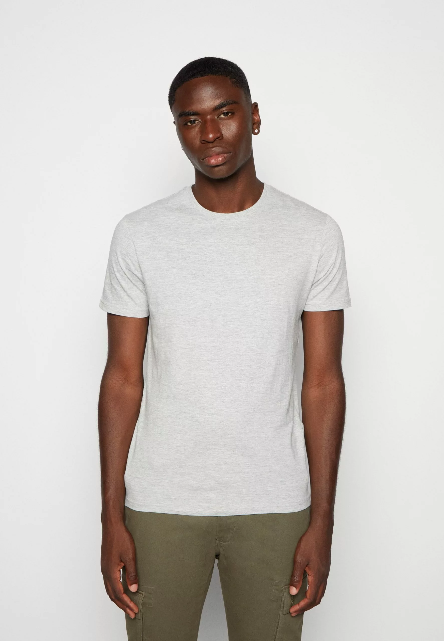 Pier One UNISEX 5 Pack - T-shirt Basic - Black /dark Blue/dark Green 4 Pier One UNISEX 5 Pack - T-shirt Basic - Black /dark Blue/dark Green - obrazek 2