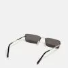 Pier One UNISEX - Okulary Przeciwsłoneczne - Black -Pier One Sklep 8a32e3deb4b64b6aa738ece63b4539c0