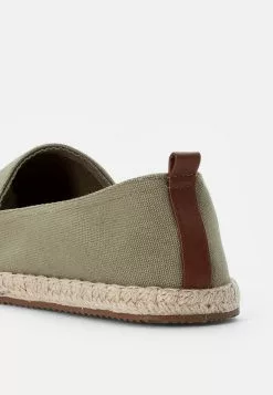 Pier One RENA ESPADRILLE UNISEX - Espadryle - Olive -Pier One Sklep 8b1ef3dce9d344a08d816af96a53324d