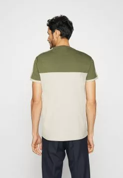 Pier One T-shirt Z Nadrukiem - Khaki/off-white -Pier One Sklep 957056acdb304d9bb9367483a62c6d78