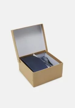 Pier One SET - Krawat - Dark Blue -Pier One Sklep 9f0c9c901ffb47ccaba643bd0838aa41