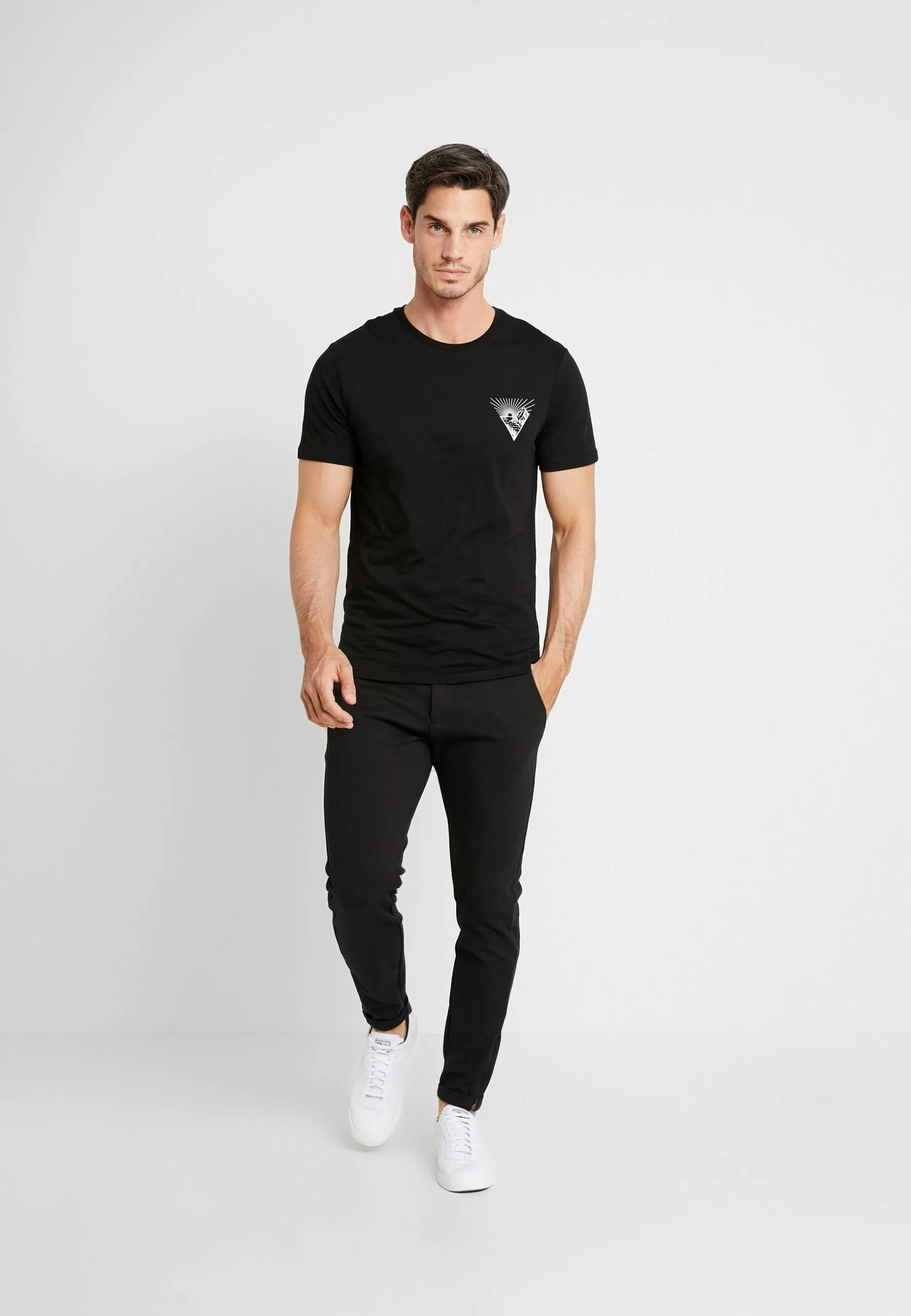 Pier One T-shirt Z Nadrukiem - Black 4 Pier One T-shirt Z Nadrukiem - Black - obrazek 2
