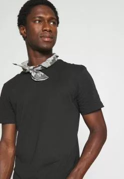 Pier One 3 PACK - T-shirt Basic - Black/mottled Dark Grey/bordeaux 15 Pier One 3 PACK - T-shirt Basic - Black/mottled Dark Grey/bordeaux -Pier One Sklep ae9b9691c10949c5b4edc17929f8c13a