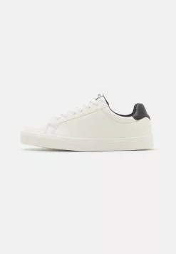 Pier One Sneakersy Niskie - White