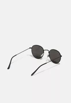 Pier One UNISEX - Okulary Przeciwsłoneczne - Black -Pier One Sklep c79b56c3804e46449deb3a23377fd994