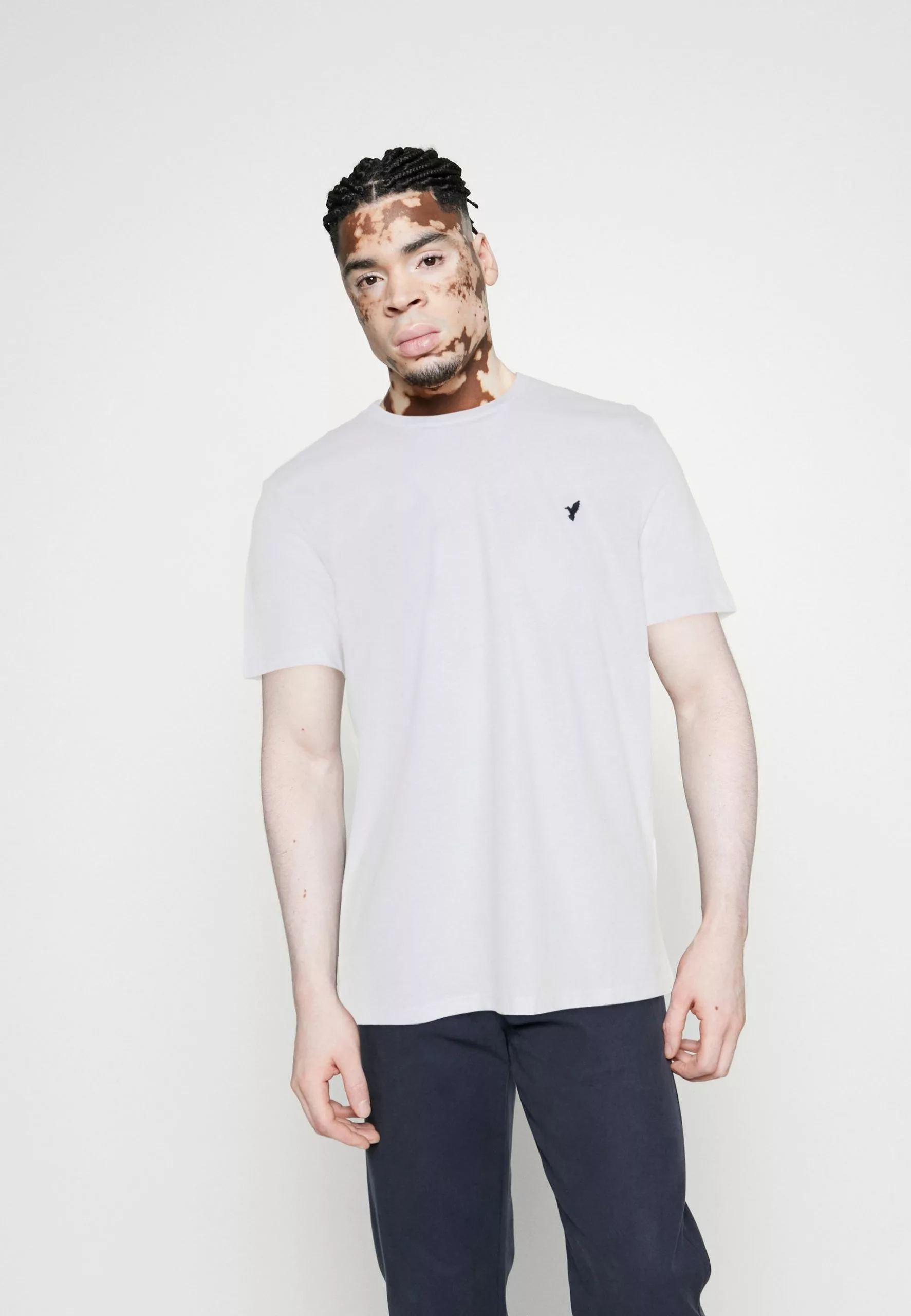 Pier One 3 PACK - T-shirt Basic - White/dark Blue/blue 7 Pier One 3 PACK - T-shirt Basic - White/dark Blue/blue - obrazek 5