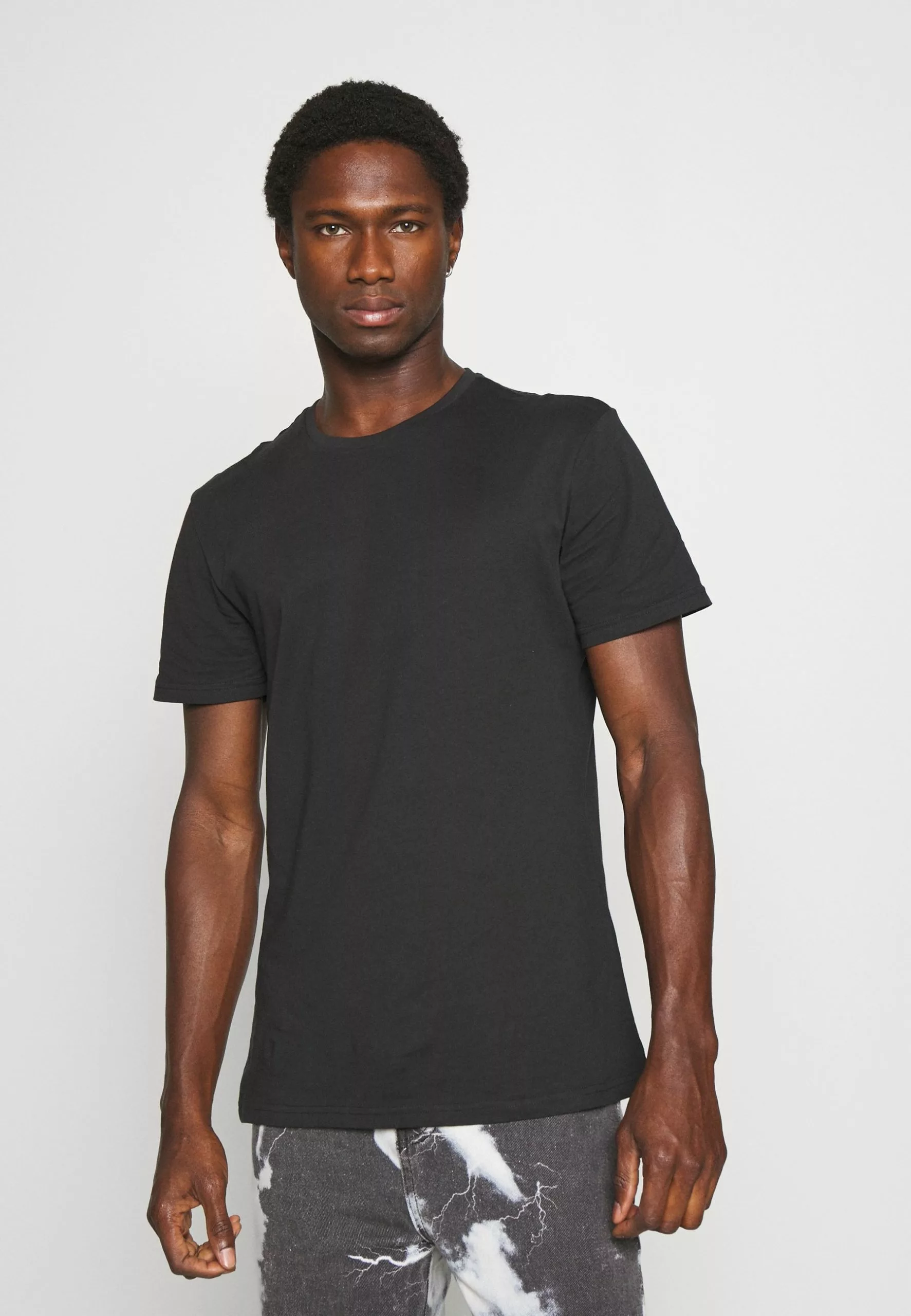 Pier One 3 PACK - T-shirt Basic - Black/mottled Dark Grey/bordeaux 4 Pier One 3 PACK - T-shirt Basic - Black/mottled Dark Grey/bordeaux - obrazek 2