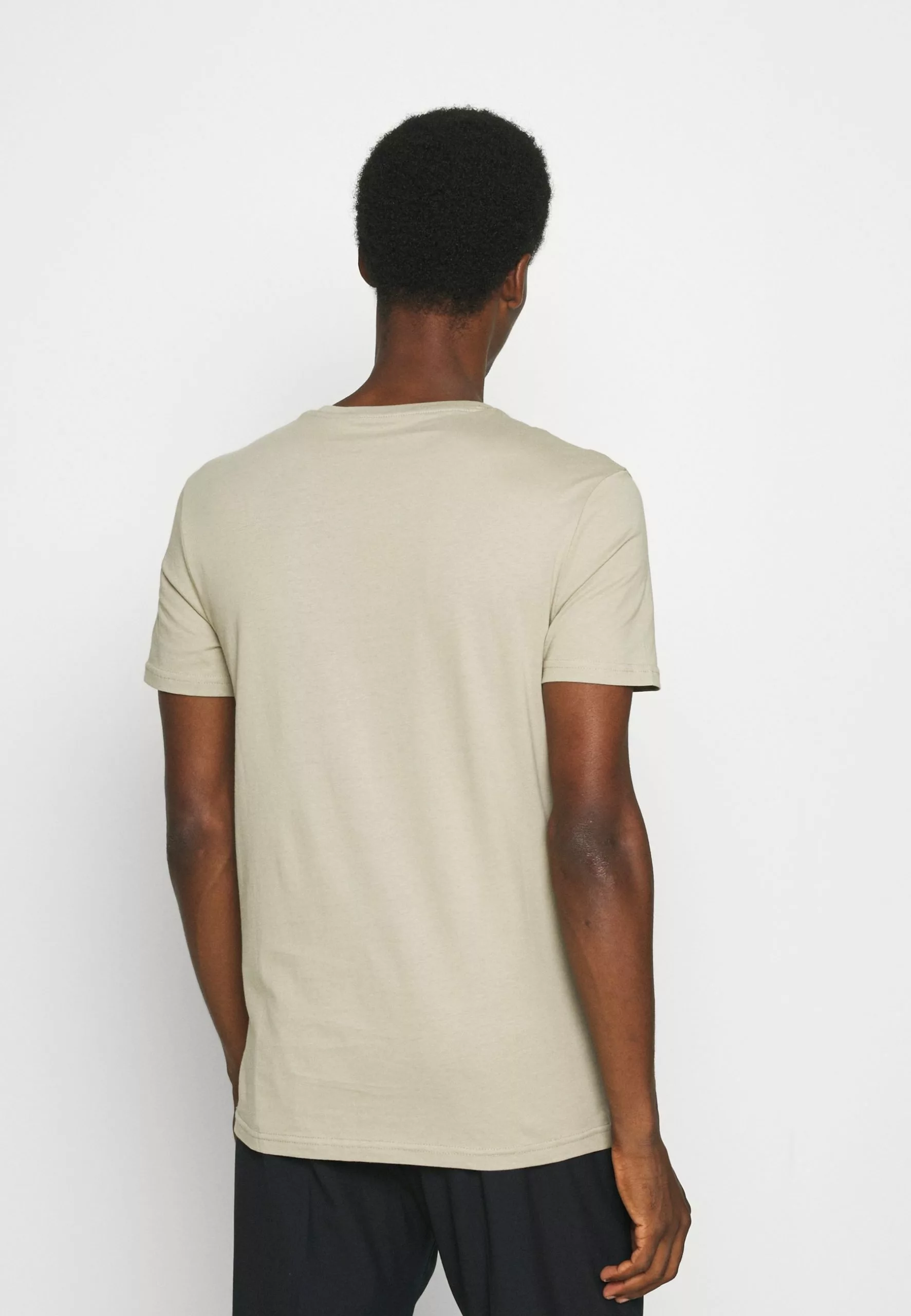 Pier One 5 PACK - T-shirt Basic - White/dark Grey/black 5 Pier One 5 PACK - T-shirt Basic - White/dark Grey/black - obrazek 3