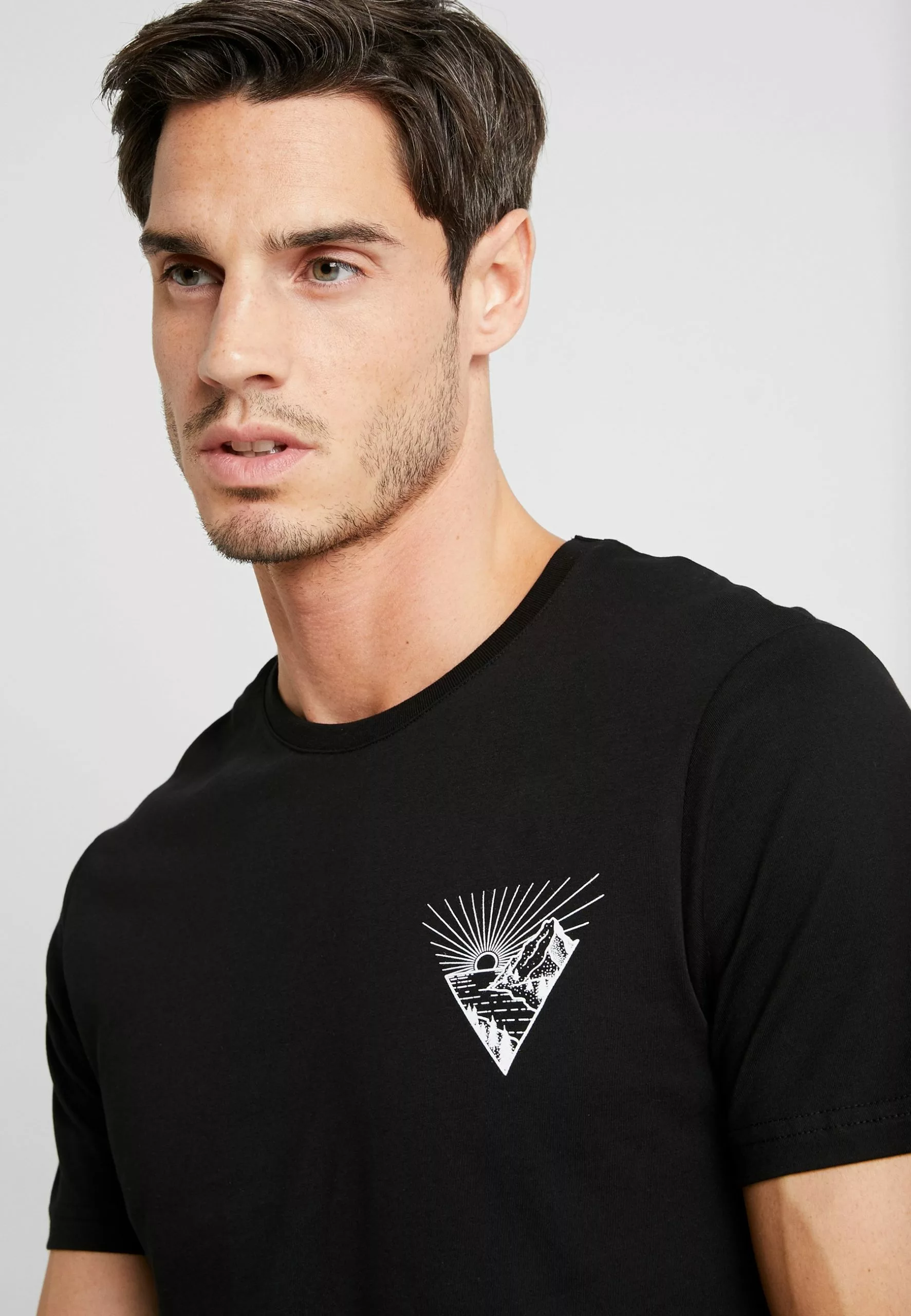 Pier One T-shirt Z Nadrukiem - Black 6 Pier One T-shirt Z Nadrukiem - Black - obrazek 4