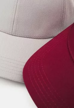 Pier One UNISEX 2 PACK - Czapka Z Daszkiem - Light Grey/berry -Pier One Sklep db52e4bec20b4e21a2d423baba99be86