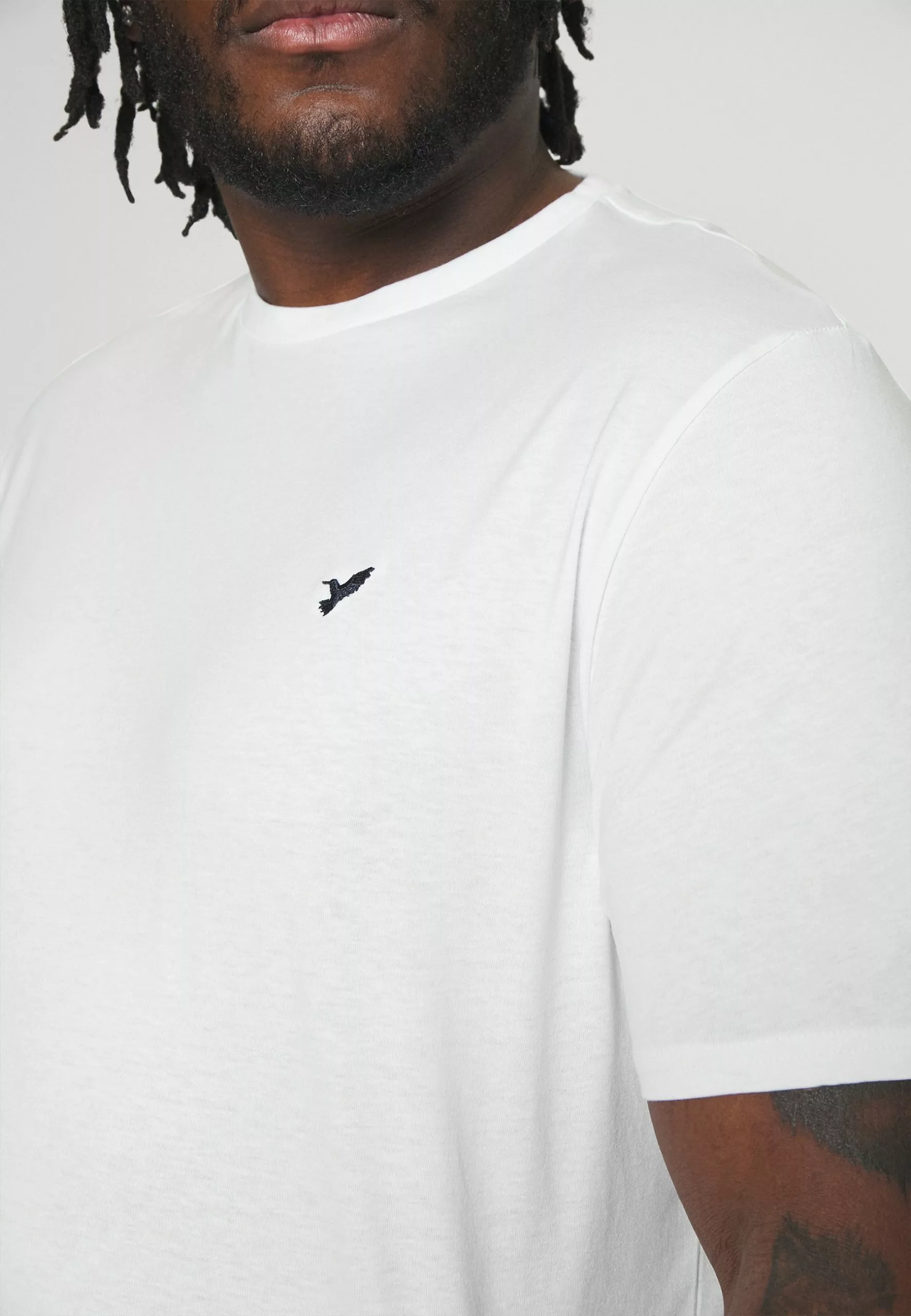 Pier One 2 PACK - T-shirt Basic - Dark Blue/white 8 Pier One 2 PACK - T-shirt Basic - Dark Blue/white - obrazek 6