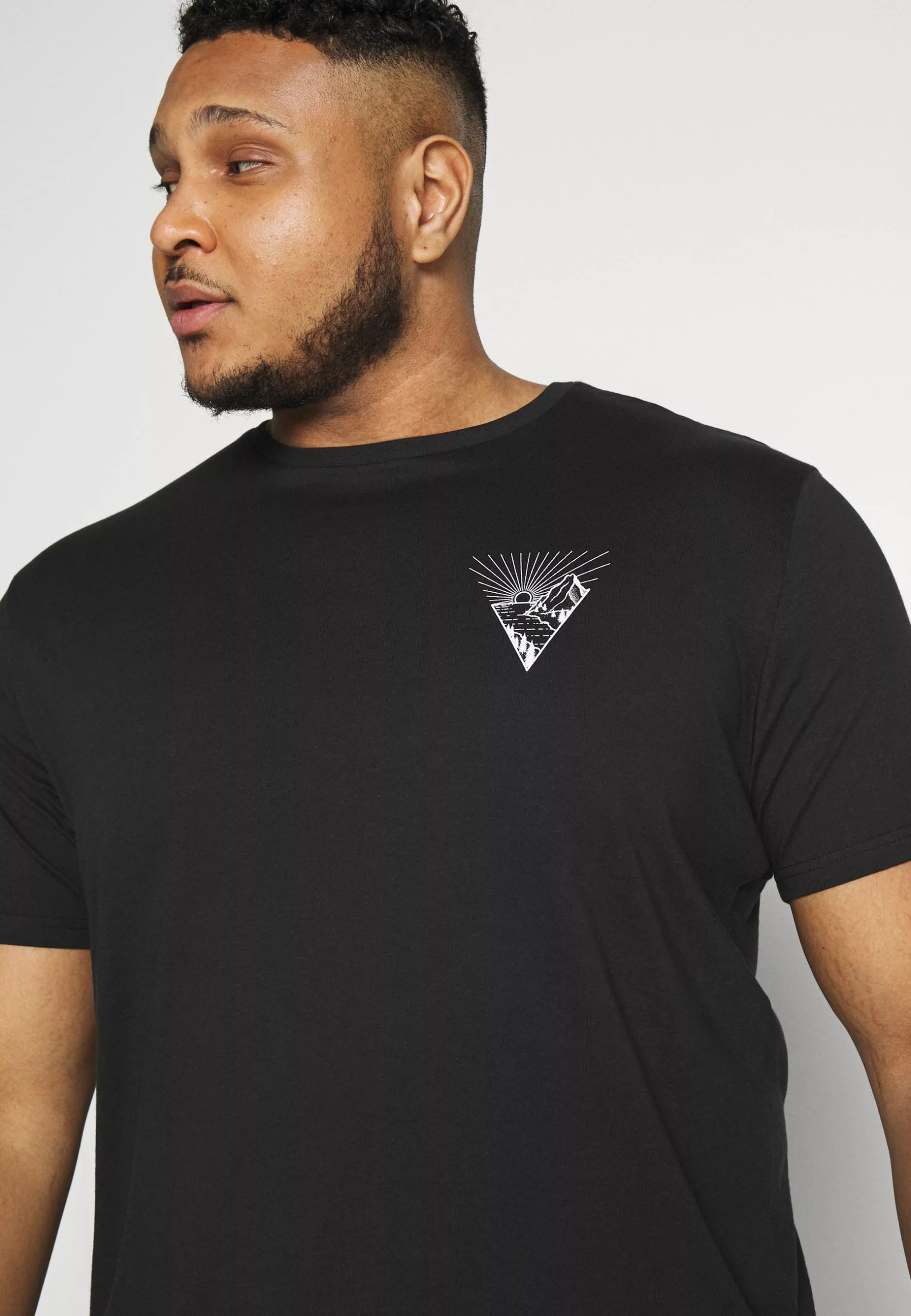 Pier One T-shirt Z Nadrukiem - Black 7 Pier One T-shirt Z Nadrukiem - Black - obrazek 5