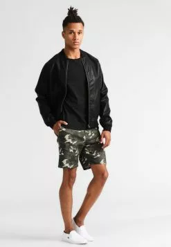 Pier One GARMENT TEE - T-shirt Basic - Black -Pier One Sklep f9fcf0f8281b435ab284cc8ce72a9170