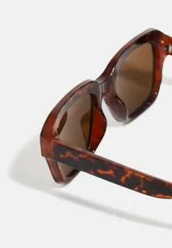 Pier One UNISEX - Okulary Przeciwsłoneczne - Black 13 Pier One UNISEX - Okulary Przeciwsłoneczne - Black -Pier One Sklep faad10b8a5a2445f865f09b5d12427d1