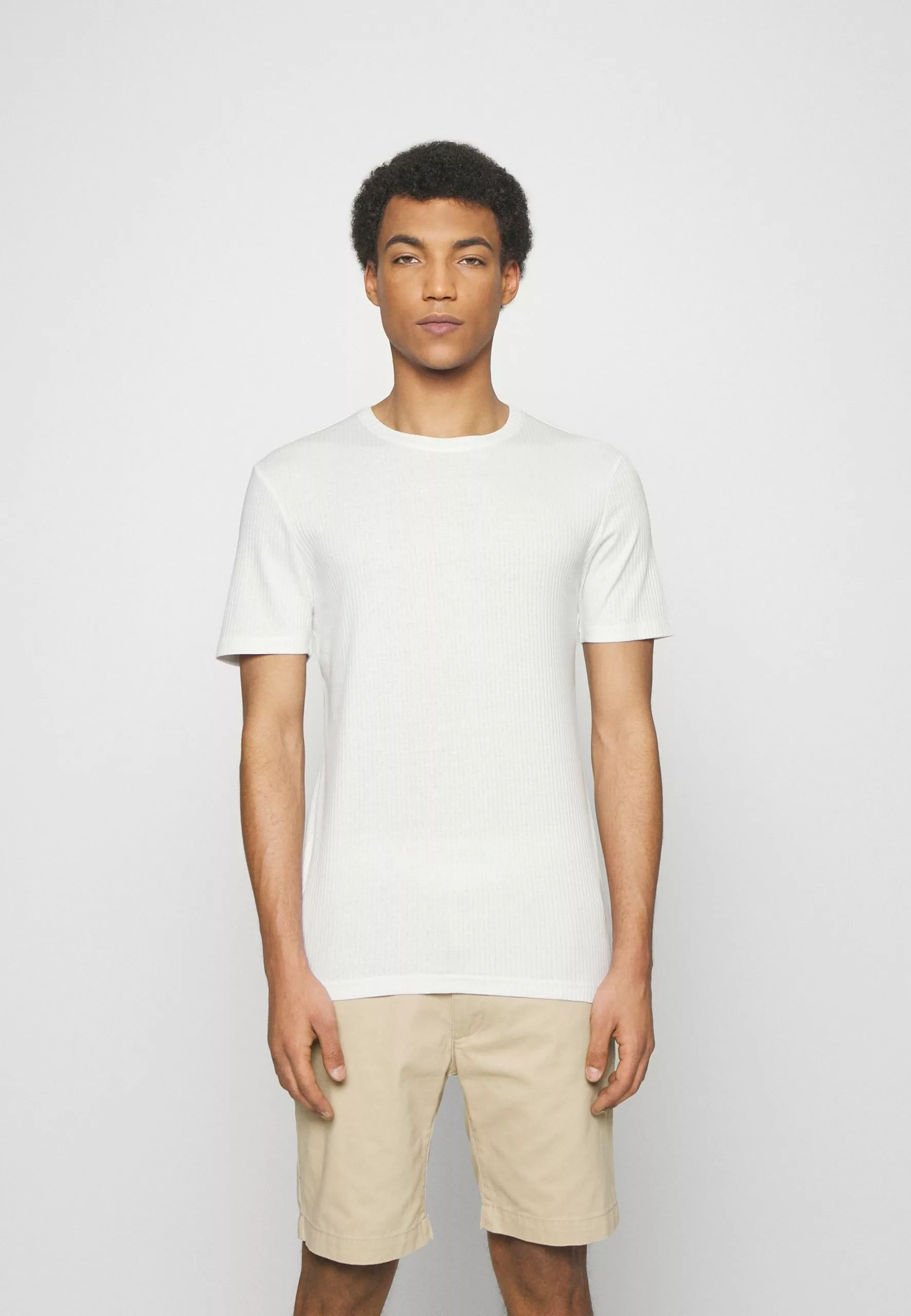 Pier One SLIM FIT RIBBED T-SHIRT 2 PACK - T-shirt Basic - White/black 4 Pier One SLIM FIT RIBBED T-SHIRT 2 PACK - T-shirt Basic - White/black - obrazek 2